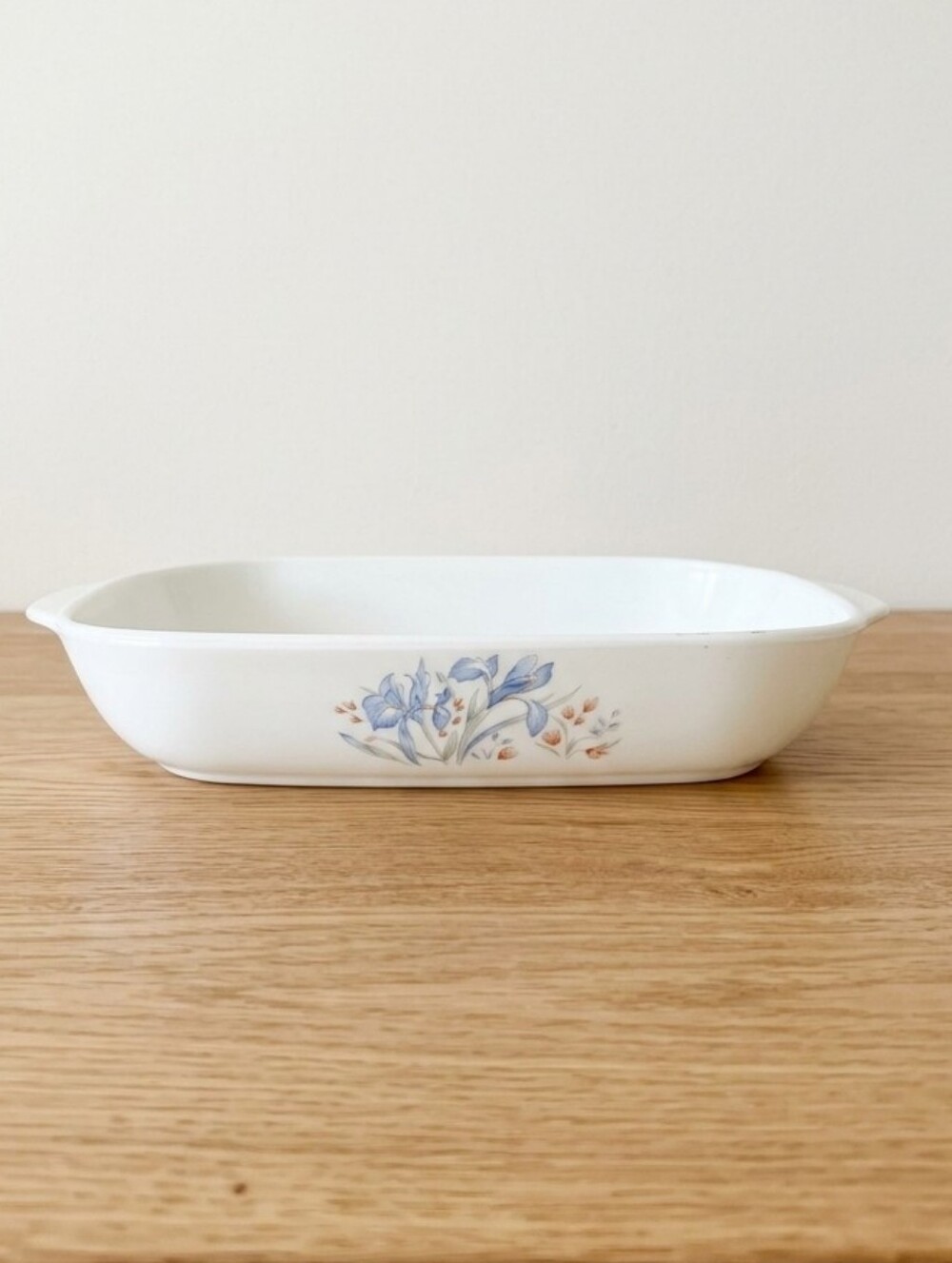 🌸 Vintage Pyrex England Oval Baking Dish – Blue Iris Motif